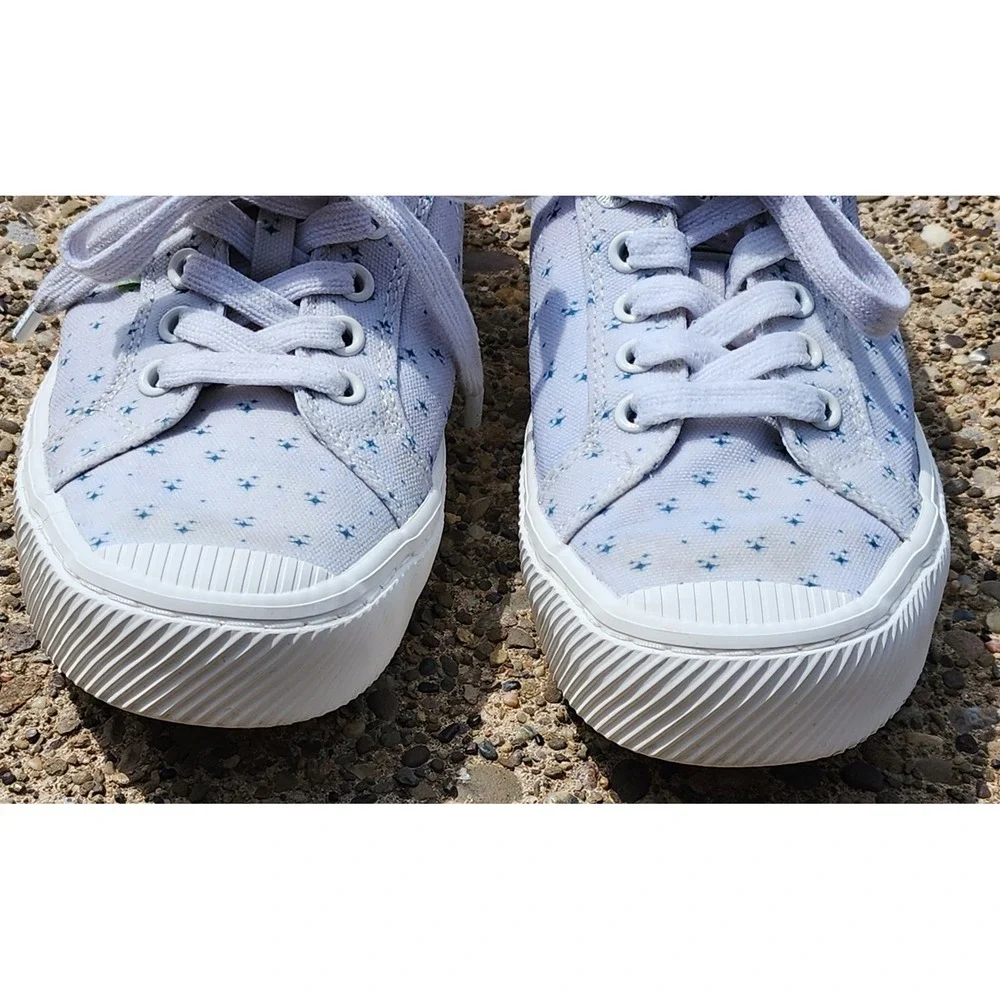 Cariuma Marie Kondo OCA Low Sneakers Light Blue Star Print Canvas Womens 7.5
